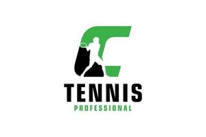 buchstabe c mit tennisspieler-silhouette-logo-design. Vektordesign-Vorlagenelemente für Sportteams oder Corporate Identity. vektor