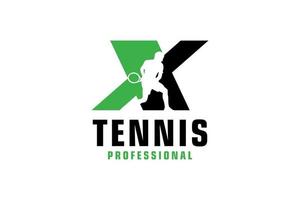 bokstaven x med tennisspelare silhuett logotyp design. vektor designmall element för sport team eller företagsidentitet.