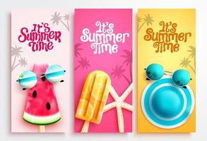 Sommerzeit-Vektor-Poster-Set. es ist eine sommerzeit-textsammlung mit wassermeloneneis am stiel und hutelementen für tropische ferien. Vektor-Illustration.
