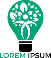 menschlicher Baum und Glühbirnen-Logo-Design. menschliche Gesundheit und Pflege Vektor-Logo-Design-Vorlage. vektor