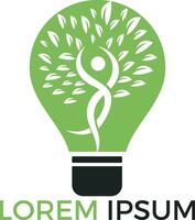 Birnenlampe und Menschenbaum-Logo-Design. Logo-Design für menschliche Gesundheit und Pflege. Natur Idee Innovation Symbol. vektor