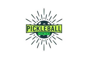 pickleball logotyp med en kombination av en boll för pickleball och gnista. vektor