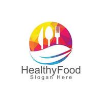 Logo-Vorlage für gesunde Lebensmittel. Bio-Lebensmittel-Logo mit Löffel, Gabel, Messer und Blattsymbol. vektor