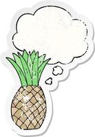 Cartoon-Ananas und Gedankenblase als beunruhigter, abgenutzter Aufkleber vektor