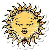 Distressed Sticker Tattoo im traditionellen Stil einer Sonne vektor