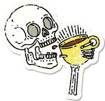 Distressed Sticker Tattoo im traditionellen Stil eines Totenkopfes, der Kaffee trinkt vektor