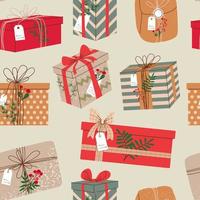 Weihnachtsgeschenke aus Kraftpapier mit Anhänger und Beeren. Muster von Geschenkboxen in Bastelpapier mit Schleife und Ästen. farbige flache vektorillustration lokalisiert auf beigem hintergrund. vektor