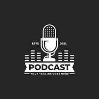 Podcast-Logo-Design. Vintage-Mikrofon-Logo vektor