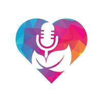 blad podcast hjärta form begrepp logotyp design mall. podcast prata visa logotyp med mic och löv. vektor