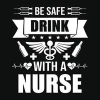 vara säker dryck med en sjuksköterska - sjuksköterska citat t skjorta design vektor