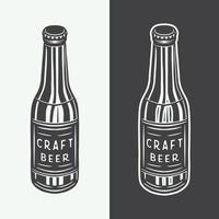 vintage retro holzschnitt gravur hölzerne bierflaschen. kann wie emblem, logo, abzeichen, etikett verwendet werden. markieren, plakatieren oder drucken. monochrome Grafik. Vektor