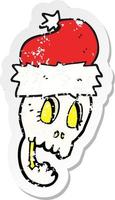 retro bedrövad klistermärke av en tecknad serie jul hatt på skalle vektor