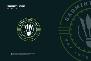 badminton klubb logotyp, badminton turnering emblem mall. sport team bricka vektor design