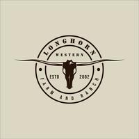 Longhorn Texas Logo Vektor Vintage Illustration Vorlage Symbol Grafikdesign. schädelkopf von kuh- oder büffelzeichen oder symbol für tierwelt oder ranchgeschäft mit retro-kreisabzeichen-typografiestil