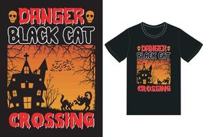 Halloween-T-Shirt-Design. Gefahr beim Überqueren der schwarzen Katze vektor