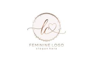 anfängliches lc-handschriftlogo mit kreisschablone vektorlogo der anfänglichen hochzeit, mode, blumen und botanik mit kreativer vorlage. vektor