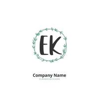 ek Anfangshandschrift und Signatur-Logo-Design mit Kreis. schönes design handgeschriebenes logo für mode, team, hochzeit, luxuslogo. vektor