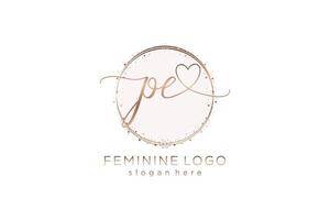 första pe handstil logotyp med cirkel mall vektor logotyp av första bröllop, mode, blommig och botanisk med kreativ mall.
