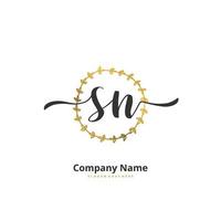 sn Anfangshandschrift und Signatur-Logo-Design mit Kreis. schönes design handgeschriebenes logo für mode, team, hochzeit, luxuslogo. vektor