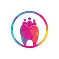 familj dental logotyp mall isolerat med tre människor. familj dental logotyp med människor begrepp. vektor