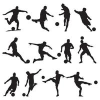 sammlung von silhouetten fußballspielern, die den ball treten vektor