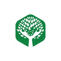 kreatives grünes Handbaum-Logo-Design. Naturprodukt-Logo. vektor