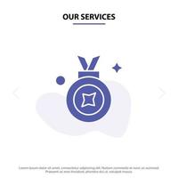 Unsere Dienstleistungen vergeben Auszeichnungsabzeichen Auszeichnungsbandabzeichen solide Glyphensymbol-Webkartenvorlage vektor