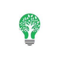 Birnenlampe und Menschenbaum-Logo-Design. Logo-Design für menschliche Gesundheit und Pflege. Natur Idee Innovation Symbol. vektor