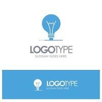 Idee, Innovation, Erfindung, Glühbirne, blaues solides Logo mit Platz für Slogan vektor