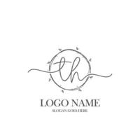 första th skönhet monogram och elegant logotyp design, handstil logotyp av första signatur, bröllop, mode, blommig och botanisk med kreativ mall. vektor