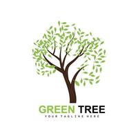 Baumlogo, grüne Bäume und Holzdesign, Waldillustration, Baumkinderspiele vektor