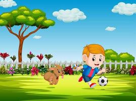 de pojke spelar fotboll i de gård med hans hund vektor