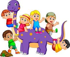 Die Kinder steigen in den Brontosaurus und spielen an seinem Körper, während sie seinen Schwanz halten vektor