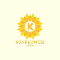 Buchstabe k Sonnenblume warmes und charmantes Vektor-Logo-Design vektor