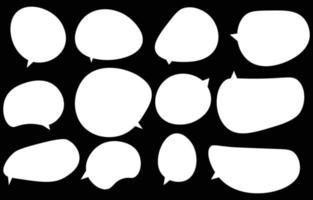 ange pratbubblor på svart bakgrund. chattbox eller chatvektor kvadrat och doodle meddelande eller kommunikationsikon molntalande för serier och minimal meddelandedialog vektor