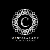 brev c mandala lampa initialer dekorativ vektor logotyp design för bröllop, spa, hotell, skönhet vård