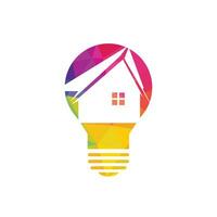 smart hus logotyp design. ljus Glödlampa med hus logotyp. begrepp för smart intellektuell hus. vektor