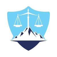 Berge und Symbole der Gerechtigkeit. Law Scale-Logo-Konzeption. vektor
