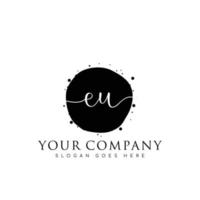 första eu skönhet monogram och elegant logotyp design, handstil logotyp av första signatur, bröllop, mode, blommig och botanisk med kreativ mall. vektor