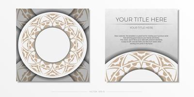 luxuriöses druckfertiges Design aus weißer Farbkarte mit Ornamenten. Einladungsvorlage mit Platz für Ihren Text und abstrakte Muster. vektor