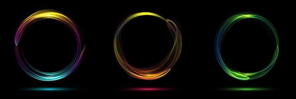 satz leuchtender neonfarbkreise runde rauchform mit wellenförmigen dynamischen linien isoliert auf schwarzem hintergrund technologiekonzept vektor