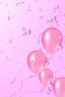 mjuk röd ballonger med konfetti realistisk vektor illustration. rosa ballonger vektor bakgrund. rosa ballonger och konfetti kan vara använda sig av fest, firande och högtider.