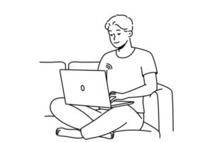 Der lächelnde Typ sitzt auf der Couch und arbeitet über ein drahtloses Netzwerk am Laptop. glücklicher junger mann entspannen sie sich auf dem sofa surfen sie im internet auf dem computer. Vektor-Illustration. vektor