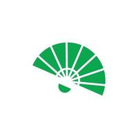 eps10 grünes Vektor-Handheld- oder chinesisches Fan-Solid-Symbol isoliert auf weißem Hintergrund. Faltbares Tessen-Souvenir-Symbol in einem einfachen, flachen, trendigen, modernen Stil für Ihr Website-Design, Logo und mobile App vektor