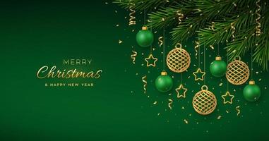 weihnachtshintergrund mit hängenden glänzenden goldenen und grünen kugeln, goldmetallischen sternen, konfetti, tannenzweigen. frohe weihnachten grußkarte. feiertagsweihnachts- und neujahrsplakat, cover, banner. Vektor. vektor