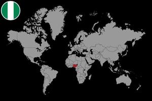 nålkarta med nigerias flagga på världskartan. vektor illustration.