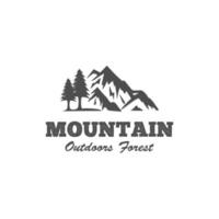 Vintage Mountain Outdoor-Logo mit Waldbaum-Designkonzept. silhouette von handgezeichneten trekking-bergabenteuerlogos vektor
