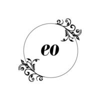 anfänglicher eo-logo-monogrammbuchstabe feminine eleganz vektor