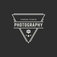 Vintage Retro-Abzeichen Emblem Fotograf Foto Kamera Symbol Logo Design linearen Stil vektor