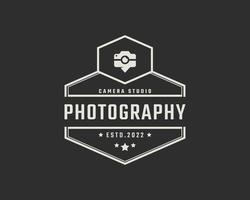 Vintage Retro-Abzeichen Emblem Fotograf Foto Kamera Symbol Logo Design linearen Stil vektor